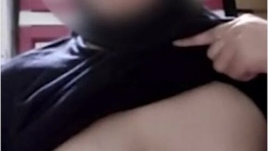 Bokep Indo VCS di Temenin Colay Pacar Jilbab Cantik