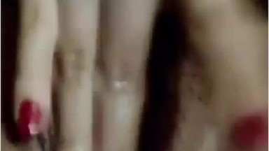 Bokep Indo Jilbab Camilla Ngocok Memek Sampe Becek