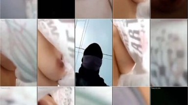 Gadis Pamer Toket Di Jalan