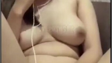 Talent Momogi Cewek Jilbab Bikin Konten Colmek Pertama