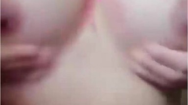 Bokep Indo Yuni Vcs Pamer Remas Susunya