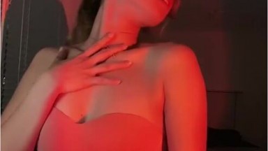 Menari Ala Striptis Lepas Bra Dong Sayang Mango