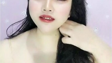 Gokil! Baru Jadi Host Liaa Nekat Pamer Uting HOT51