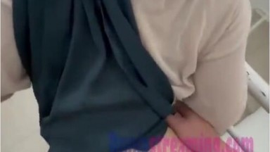 Bokep Malay Daisy Bae Nungging Kena Entot di Tangga