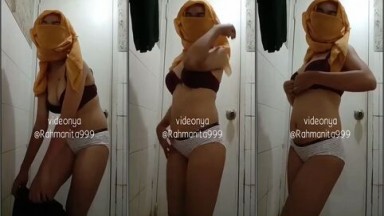 Bokep Rahmanita999 Jilbab Cadar Binal Lagi Pamer Body 1 - Bokeplah