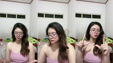 Kakak Manis Berkacamata Remas Susu Amatiran Mango - Bokep Indo Terbaru