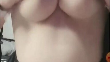 Bokep Indo Aqilaaa Pamer Toket Gede Mango Live