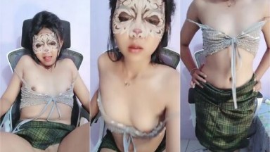 Host Tocil Gatel Joget Pamer Lobang Pipis Mango